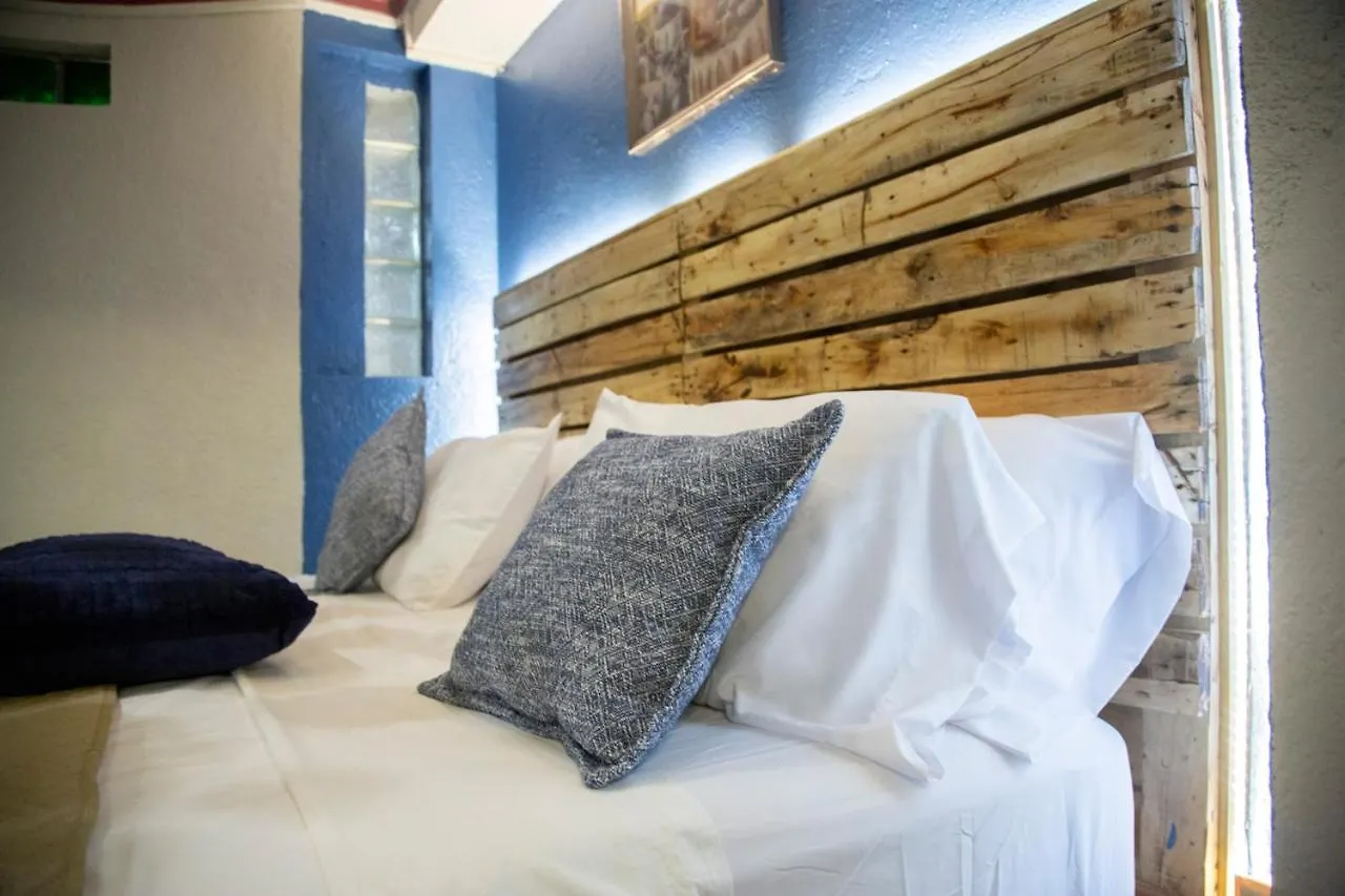 ***  L'Extase Hotel Delmas Гаити