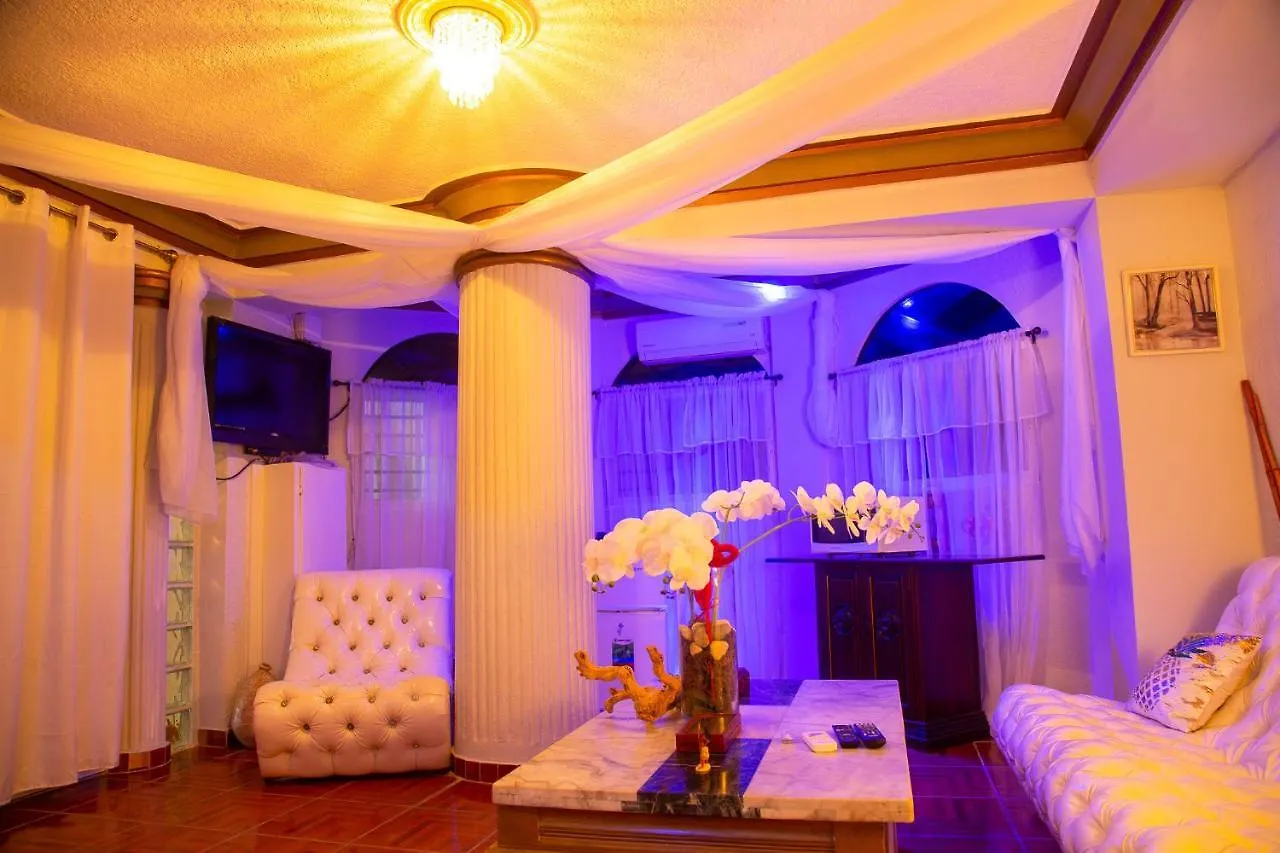 L'Extase Hotel Delmas Гаити